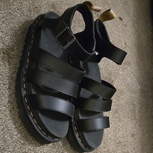 Womens dr. Martens size 9